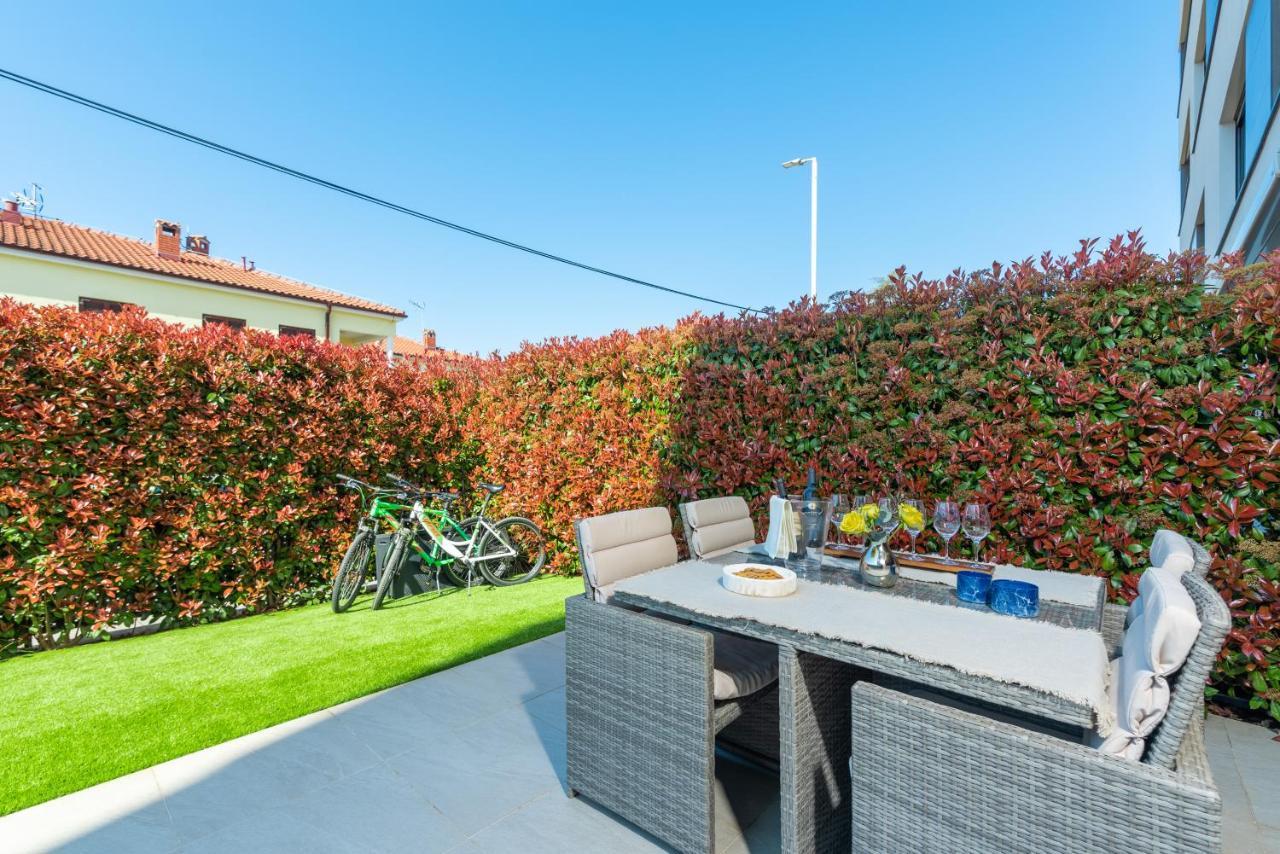 Luxury New Apartment With Private Garden Near The Beach! โปเรช ภายนอก รูปภาพ