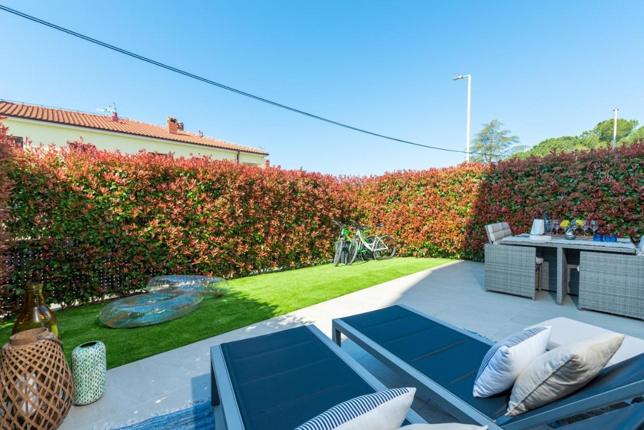 Luxury New Apartment With Private Garden Near The Beach! โปเรช ภายนอก รูปภาพ
